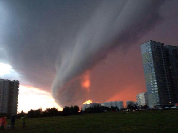 strange cloud moscow, strange cloud july 2015, cloud, strange cloud, apocalypse, strange cloud moscow, terrifying cloud photo, pics of terrifying clouds over moscow
