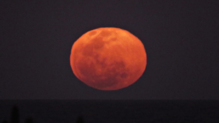 blue moon photo, red blue moon, blue moon turned red, blue moon color is red, red blue moon july 2015