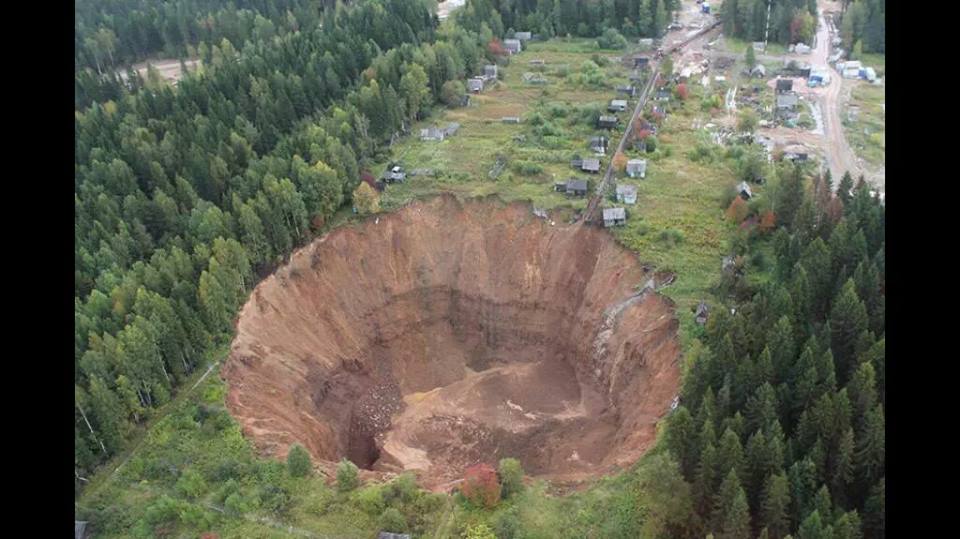 Solikamsk sinkhole uralkali, sinkhole uralkali, Solikamsk, Solikamsk sinkhole uralkali 2015, Solikamsk sinkhole uralkali september 2015, Solikamsk sinkhole uralkali perm 2015, perm sinkhole 2015, The giant sinkhole @ Solikamsk as photographed end of August 2015, Before and after pictures of the potash mine sinkhole. Some houses as well as forest have been swallowed down the crater.