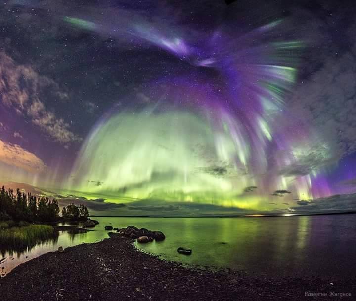 angel sky aurora, The angel aurora then transformed into a furious firebird northern lights, aurora looks like an angel, angel-shaped northern lights, angel-shaped auroras, angel shape aurora forms in russian sky, There is an auroral angel in the sky over Murmansk