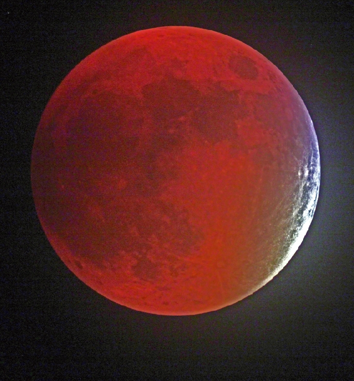blood moon, blood moon pictures, blood moon pictures september 27 2015, lunar eclipse september 2015 pictures, supermoon lunar eclipse pictures 2015, supermoon total eclipse, supermoon eclipse september 2015, best pictures total lunar eclipse september 2015, best photos blood moon september 27 2015, blood moon lunar eclipse best pictures, A dark blood red supermoon in the sky of Cochranville, Pennsylvania on September 27, 2015