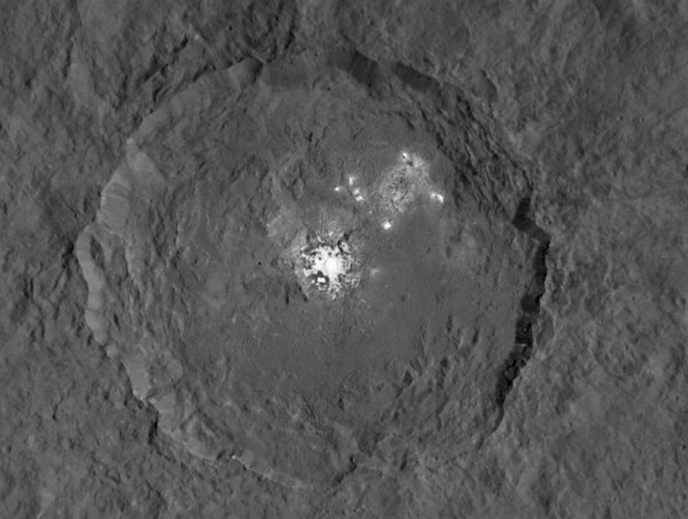 ceres mysterious spots, ceres mysterious bright spots, ceres bright spot new photo, ceres mysterious spot dawn spacecraft, ceres mysterious spots photo HD, new pictures ceres mysterious spots, The Occator crater and its mysterious bright spots., Look at the amazing details compared to the June 2015 picture. The Dawn spacecraft has now a 3x better resolution.