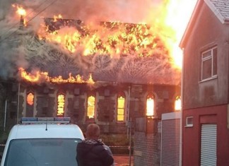 face church fire, Can you see the faces in this church inferno?, burning church face, face during church fire, face observed in flaming church, face church blaze, pareidolia, pareidolia example