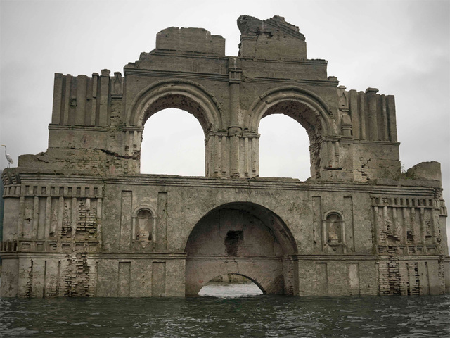 mexico church re-emerges from underwater, mexico church underwater, mexico church reappears in reservoir, mexico church appears from underwater, underwater mexican church reappears from underwater