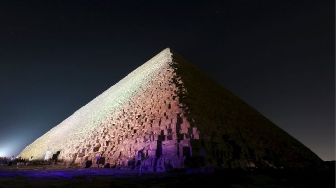 heat anomaly giza pyramids, heat anomaly pyramids giza egypt, heat anomaly pyramids giza egypt video, heat anomaly pyramids giza egypt pictures, ‘Heat anomaly’ found in Great Pyramid of Giza, could be secret chamber, Egypt pyramids scan finds mystery heat spots, Thermal scan of Giza pyramids may point to hidden tombs, Detectan "impresionantes" anomalías en las pirámides de Egipto, Incroyable anomalie de température sur la pyramide de Kheops