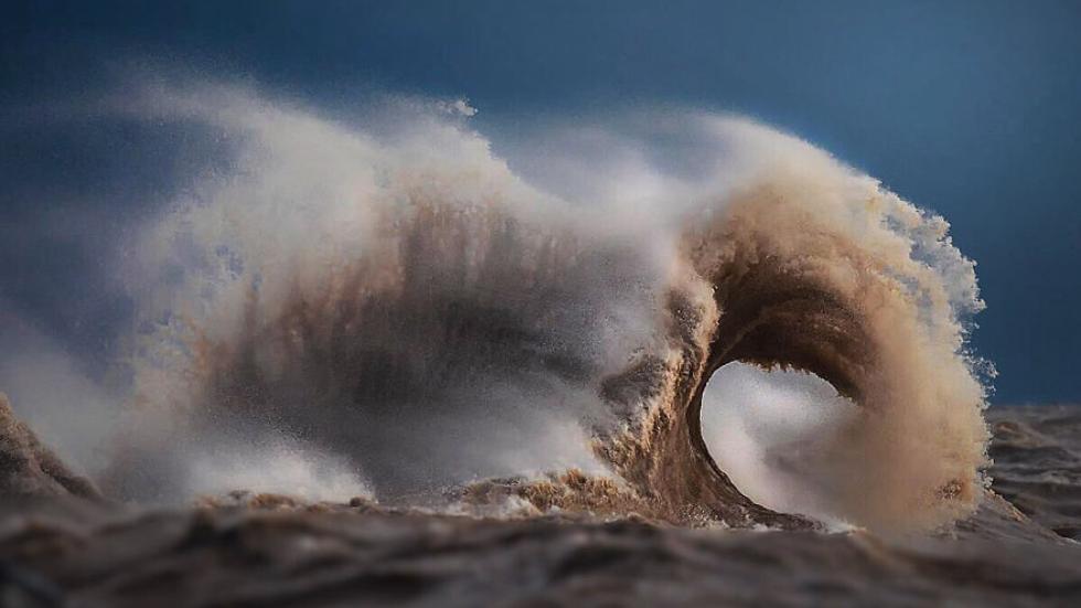 Lake Erie Storms wave, waves lake erie, wave picture, best wave pictures, lake erie storm create giant waves, great lake waves, great lake waves form giant mountain, mountain liquid, mountain liquid by Dave Sandford, waves by Dave Sandford