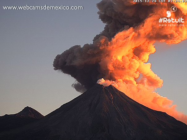 colima eruption christmas, colima eruption christmas day, colima volcano erupts christmas, volcano colima eruption december 25 2015