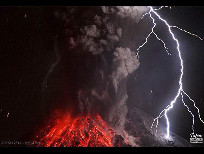 colima volcano eruption december 2015, colima volcano eruption december 13 2015 pictures, colima volcano eruption december 13 2015 images, colima volcano erupts december 2015, pictures of colima volcano eruption december 2015