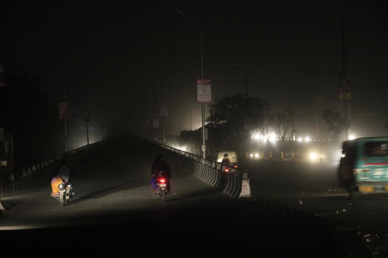 dust storm darkness lucknow, lucknow dark, lucknow plunges into darkness, dust storm and heavy rains plunge Lucknow into derkness, lucknow darkness, lucknow extreme weather, india weather apocalypse, lucknow india dust storm darkness