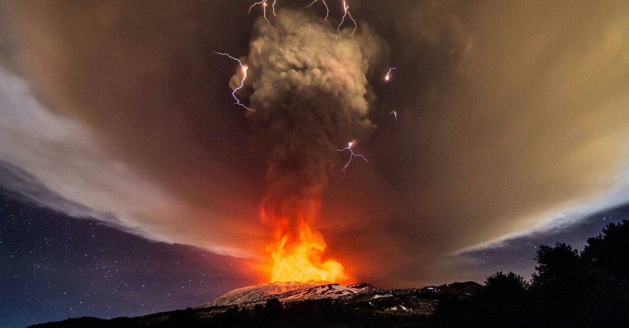 etna eruption, etna eruption pictures, best etna eruption photo, etna eruption at night, etna eruption december 10 2015, etna volcano eruption night eruption dec 2015 picture