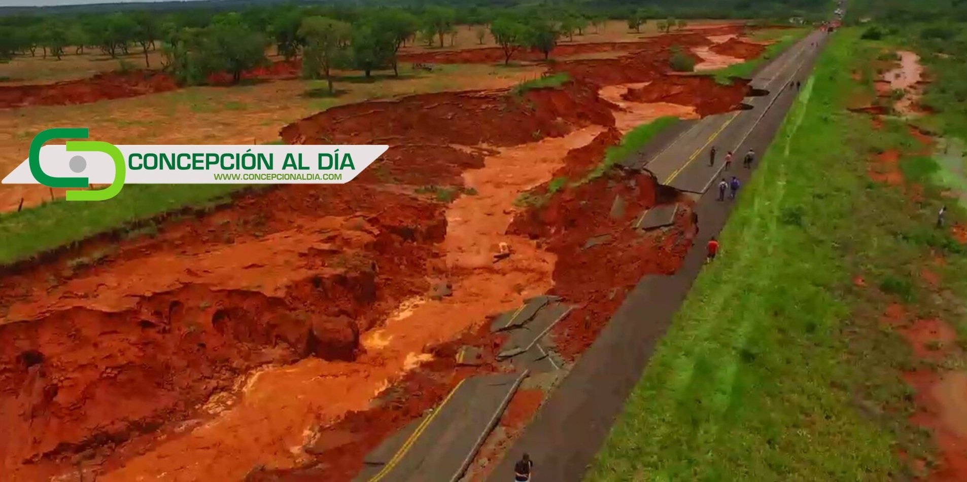 giant crack paraguay, giant crack paraguay video, giant crack paraguay photo, giant crack paraguay picture, route III destroyed by overflow, route swallowed in Paraguay, road collapse paraguay, giant crack destroys road in paraguay, Ruta III queda destrozada por desborde de arroyo