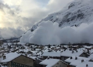avalanche italy france, enorme avalanche bessans france, enormous avalanche italy, avalanche italy video, avalanche italy photo, avalanche italy picture, avalanche france video, avalanche france picture