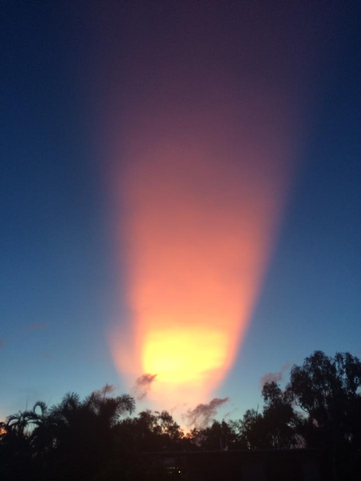 crepuscular rays townsville australia, crepuscular rays townsville australia pictures, crepuscular rays townsville australia videos, crepuscular rays townsville australia january 2016, sunbeams, Sun rays, God rays, sunbeams 2016, Sun rays 2016, God rays 2016