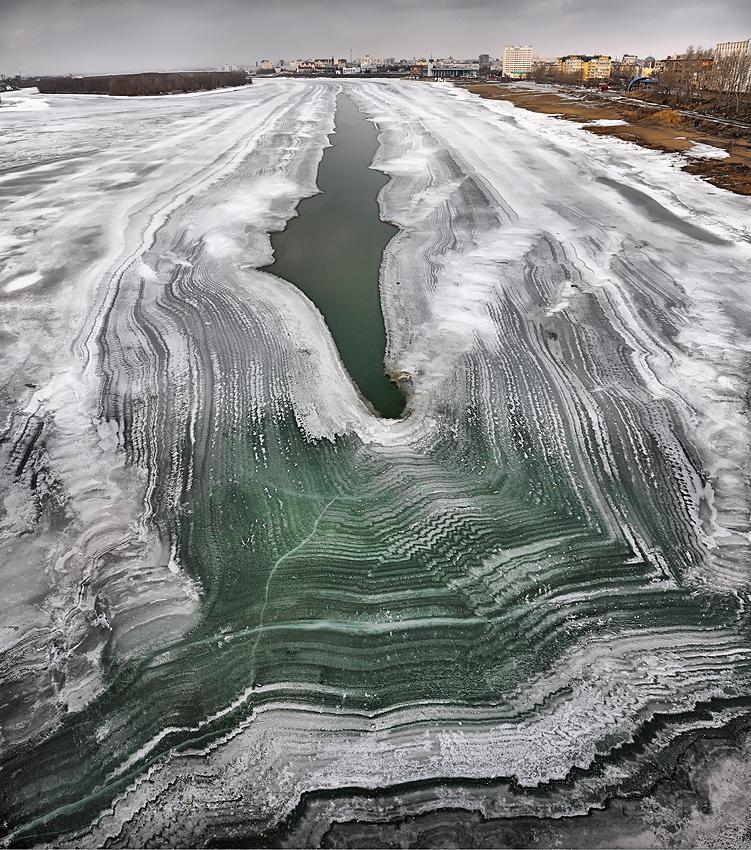 ghostface river russia, ghostface frozen river russia, ghostface appears on frozen river in russia, ghostface frozen river russia picture