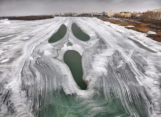 ghostface river russia, ghostface frozen river russia, ghostface appears on frozen river in russia, ghostface frozen river russia picture