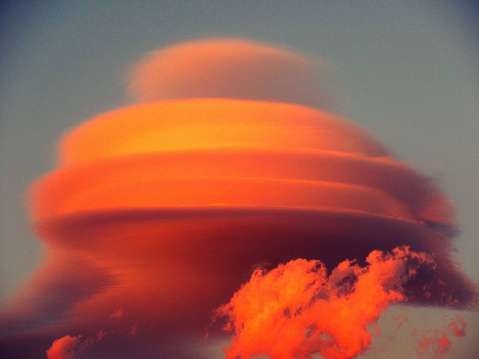 lenticular clouds sicily, lenticular clouds sicily january 2016, lenticular clouds sicily etna january 2016, lenticular clouds float around Mount Etna on January 2016