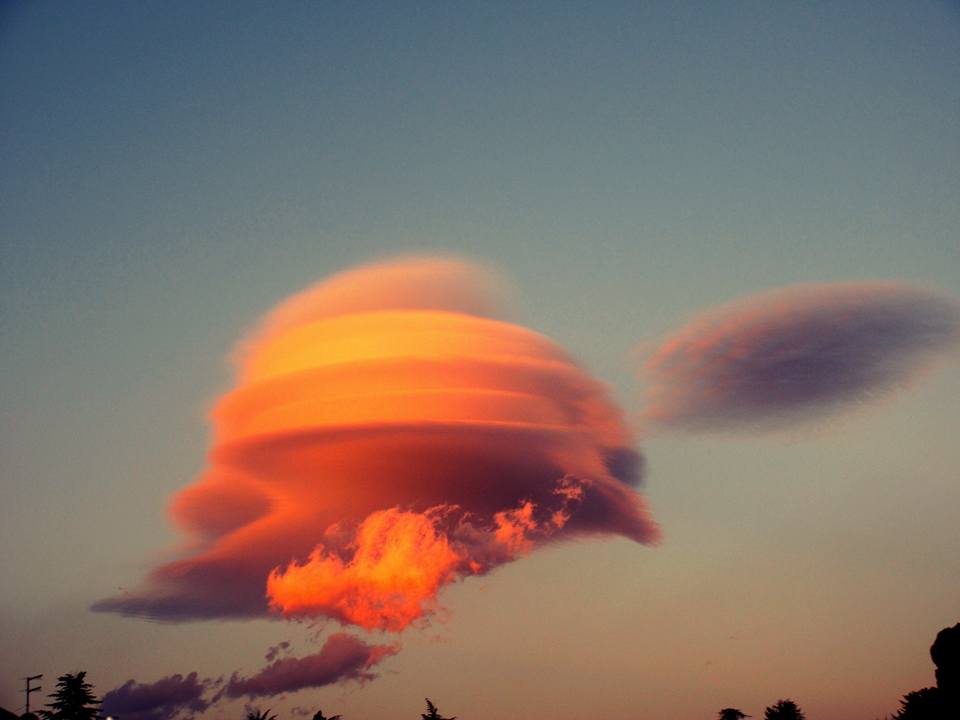 lenticular clouds sicily, lenticular clouds sicily january 2016, lenticular clouds sicily etna january 2016, lenticular clouds float around Mount Etna on January 2016