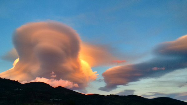 lenticular clouds, giant lenticular clouds, giant lenticular clouds spain, giant lenticular clouds january 2016, best pictures of lenticular clouds 2016, lenticular clouds spain