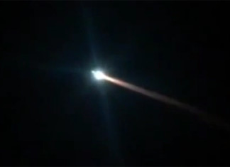 fireball russia far east, mysterious flying object russia, russia mysterious light in the sky, mysterious glowing object Russia Far East, 'Nike meteorite' leaves swoosh in sky over Russia Far East
