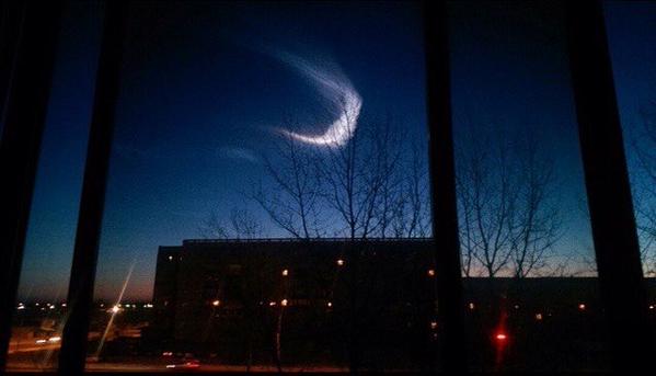fireball russia far east, mysterious flying object russia, russia mysterious light in the sky, mysterious glowing object Russia Far East, 'Nike meteorite' leaves swoosh in sky over Russia Far East