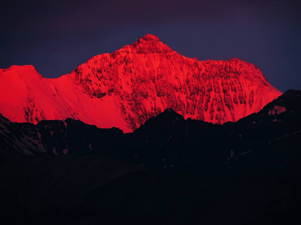 blood snow, blood red snow, blood snow chile, blood red snow pictures, blood red snow at mountain tops chile, blood red snow chile