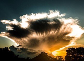 anvil cloud, mammatus cloud, anvil mammatus cloud february 2016, anvil mammatus clouds picture, giant mammatus thunderstorm clouds, Apocalyptical clouds over Brazil on February 8, 2016. By Ricardo Takamura. Facebook, website