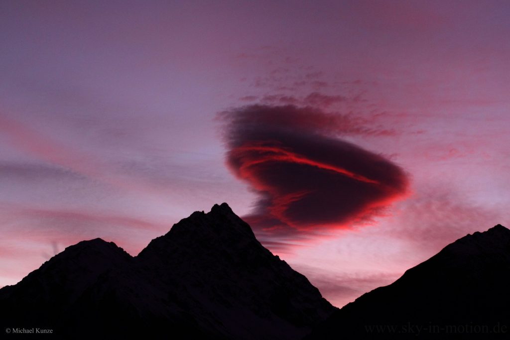 valentine day heart cloud, heart-shaped cloud saint valentine day, amazing red heart-shaped cloud