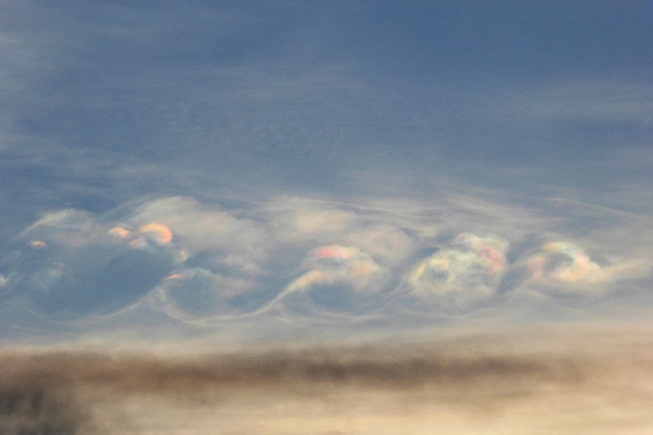 Iridescent Kelvin-Helmholtz Clouds, Iridescent Kelvin-Helmholtz Clouds pictures, Iridescent Kelvin-Helmholtz Clouds zimbabwe, Iridescent Kelvin-Helmholtz Clouds africa, Iridescent Kelvin-Helmholtz Clouds march 2016 mutare, The sky of Africa was transformed into a painting by Vincent van Gogh. 