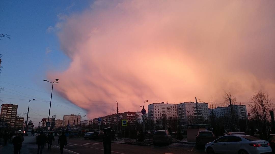 apocalyptical cloud moscow, giant cloud moscow, moscow clouds march 19 2016, mysterious cloud moscow march 19 2016, unusual clouds over moscow, weird clouds moscow march 2016 pictures, monster clouds moscow video