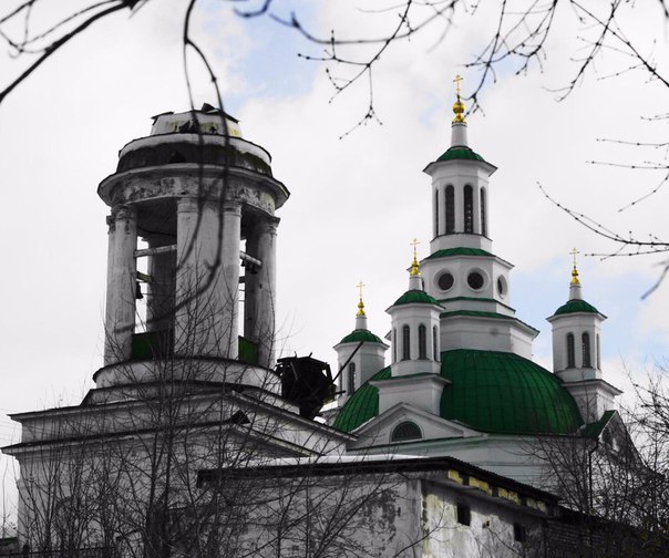 church collapses russia, spire church collapses russia, orthodox church looses spire russia, Holy Trinity Orthodox Cathedral Alapaevsk collapses
