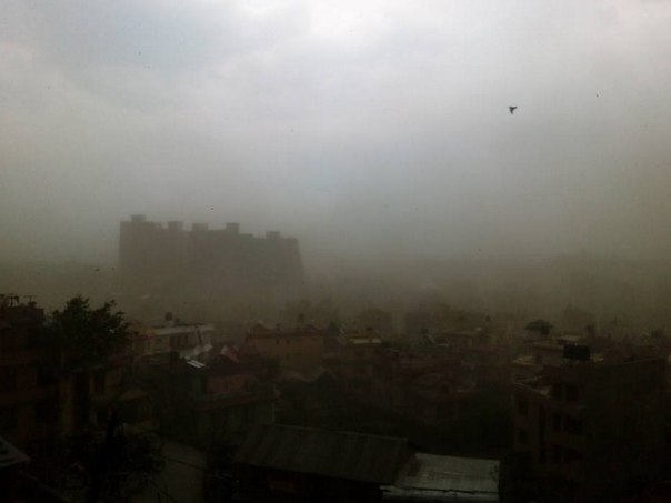 kathmandu sandstorm, kathmandu sandstorm march 2016, kathmandu sandstorm easter monday, kathmandu sandstorm easter monday 2016 pictures, kathmandu sandstorm easter monday video