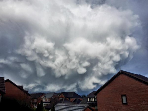 mammatus clouds york, york mammatus clouds, york mammatus clouds march 2016, york mammatus clouds march 27 2016 pictures, mammatus clouds york march 27 2016 photo, york mammatus march 2016 video, york mammatus clouds easter 2016 pictures and video