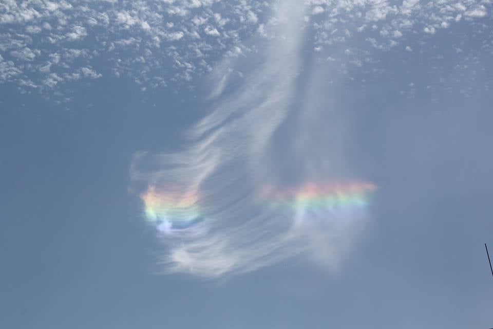 Mysterious iridescent cloud falls from the sky in Mexico on Good Friday, Mysterious iridescent cloud falls from the sky in Mexico on Good Friday pictures, pictures of Mysterious iridescent cloud falls from the sky in Mexico on Good Friday, iridescent cloud mexico, mysterious iridescent cloud mexico good friday, via crucis mysterious cloud mexico, mysterious cloud appear in the sky of mexico after stations of the cross parade, signs of end times, end times signs march 2016, end times signs easter 2016