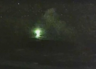mysterious light flash Yellowstone, mysterious flash of light Yellowstone, mysterious light flash Yellowstone video, video strange flash of light yellowstone, earthquake light video yellowstone, earthquake lights yellowstone video, mysterious light yellowstone, fireball yellowstone,