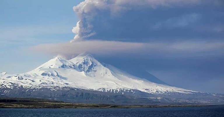 Pavlof Volcano Erupts Unexpectedly In Alaska On March 27 2016 Strange Sounds