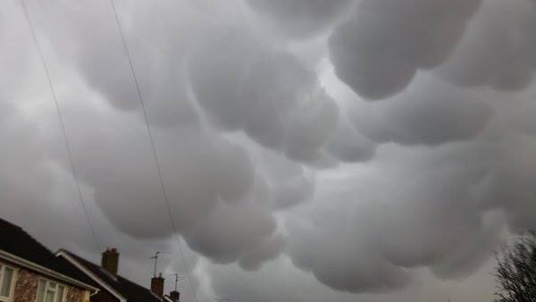 Omnious mammatus clouds form in the sky of Peterborough UK, uk mammatus march 2016, Peterborough mammatus clouds, mammatus clouds Peterborough, Peterborough uk mammatus, mammatus Peterborough uk march 2016