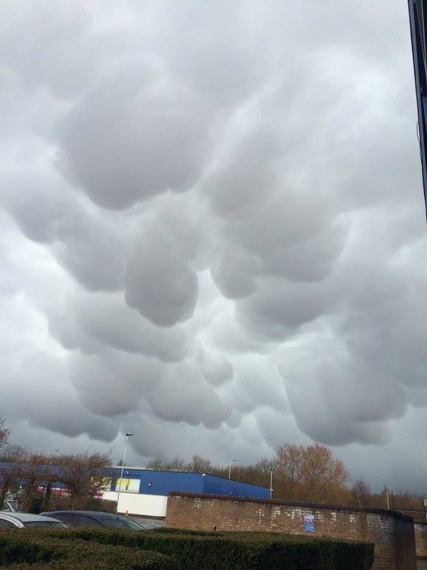 Omnious mammatus clouds form in the sky of Peterborough UK, uk mammatus march 2016, Peterborough mammatus clouds, mammatus clouds Peterborough, Peterborough uk mammatus, mammatus Peterborough uk march 2016