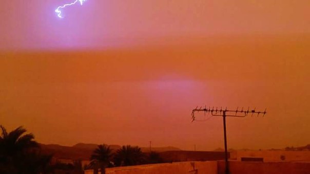 sandstorm algeria blood red sky, sand storm algeria, algeria sand storm april 2016, algeria red sky sandstorm april 2016, dust storm alregia april 2016