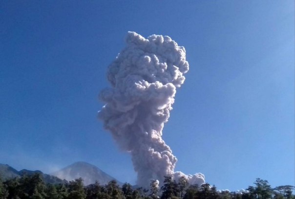 santa maria volcano eruption, santa maria volcano eruption april 2016, santa maria volcano eruption april 2016 pictures, volcanic unrest april 2016, volcanoes along rin of fire, ring of fire volcanic activity, enhanced volcanic activity worldwide