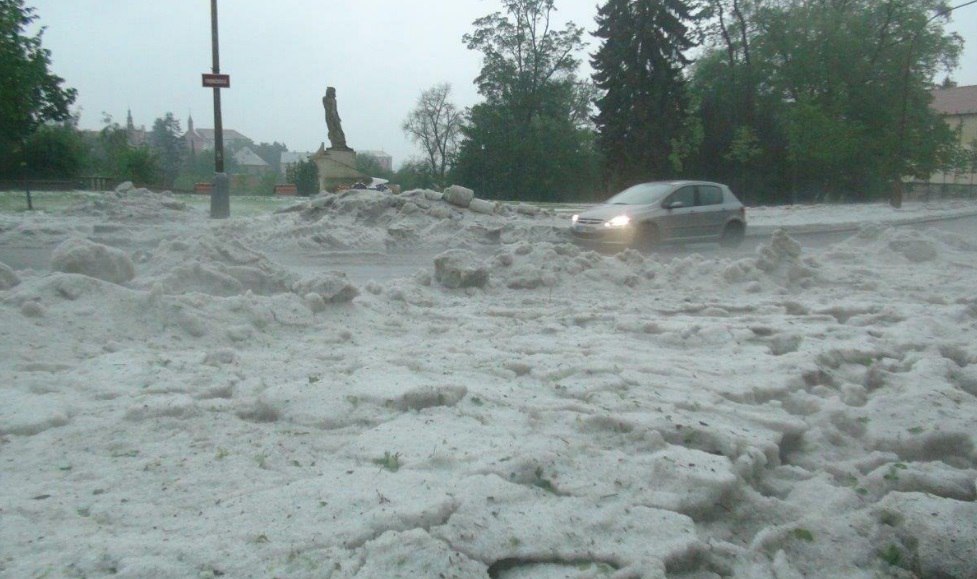 Anomalous hailstorm Czech Republic, hailstorm Czech Republic, hailstorm Czech Republic may 23 2016, hailstorm Czech Republic may 2016, hailstorm Czech Republic pictures, hailstorm Czech Republic videos