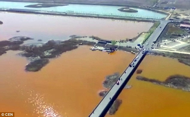 blood red river china, chinese river turns blood red, blood red water river china, chinese river red water, river blood red water, blood red water may 2016, blood red river china video may 2016