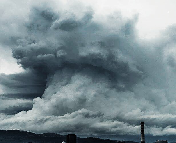 gigantic cloud volcano slovenia, gigantic cloud volcano slovenia picture, gigantic cloud volcano slovenia, four horsemen apocalypse cloud slovenia, giant cloud slovenia, 4 Horsemen of the Apocalypse cloud