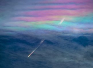 iridescent cloud japan may 2016, iridescent contrail plane japan may 2016, contrail rainbow, chemtrail rainbow, plane rainbow trail picture japan, iridescent cloud contrail rainbow japan