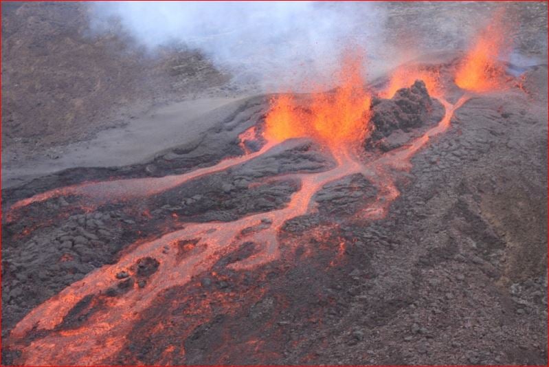 piton de la fournaise eruption reunion, eruption piton de la fournaise, piton de la fournaise erupts may 26 2016, eruption piton de la fournaise may 26 2016eruption piton de la fournaise may 26 2016 photo, eruption piton de la fournaise may 26 2016 video