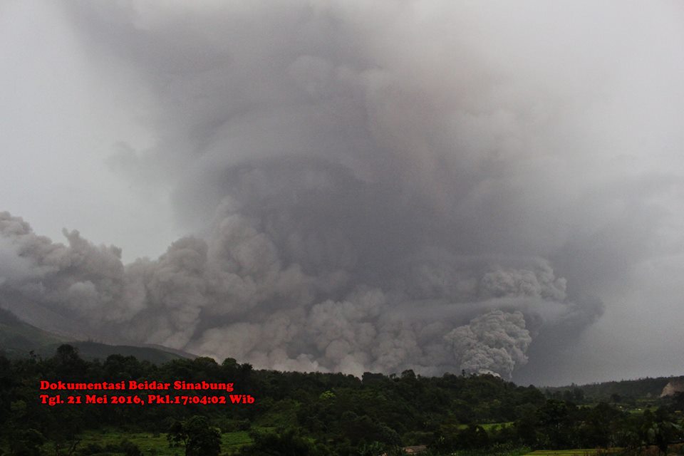 sinabung eruption kills 3 may 21 2016, sinabung volcano eruption kills 3 indonesia, deadly eruption sinabung volcano, indonesian volcano eruption kills 3 and injures 4, latest volcano eruption may 2016, deadly volcano eruption sinabung may 2016