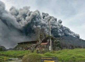 turrialba eruption, Volcanologists believe Turrialba is trending towards greater activity, turrialba eruption may 2016, turrialba eruption pictures, turrialba eruption video