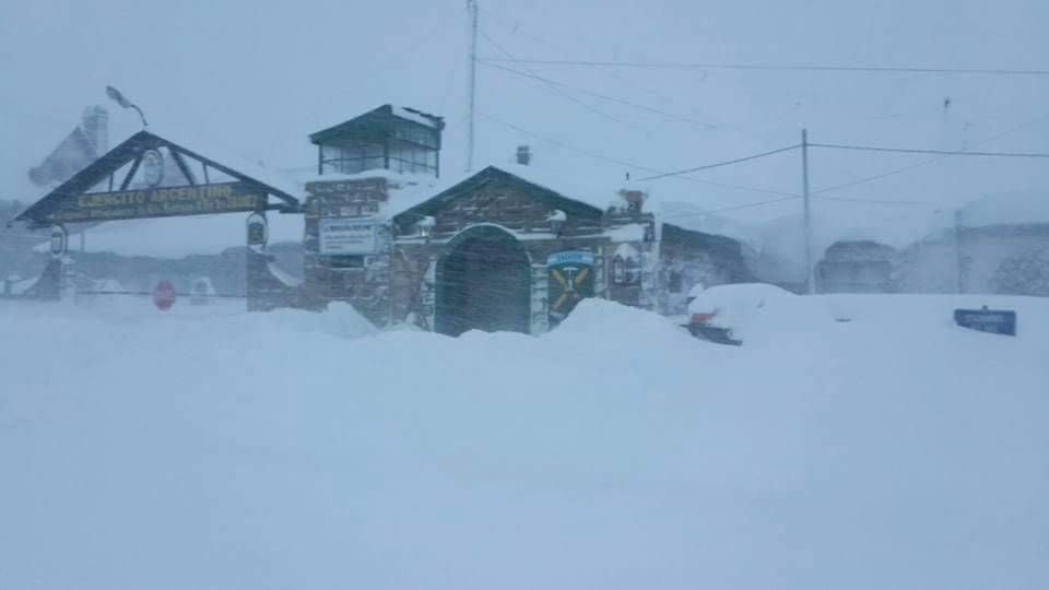 anomalous snowstorm argentina, anomalous snowstorm argentina june 2016, anomalous snowstorm argentina photo, anomalous snowstorm argentina june 2016 photo, anomalous snowstorm argentina video, worst snowfall in 30 years in argentina, record snow argentina, Temporal en Alta Montaña: se levantó parcialmente la suspensión de clases Sigue la alerta roja en la Montaña: 2 metros de nieve y 20 grados bajo cero. Está cerrado el túnel internacional