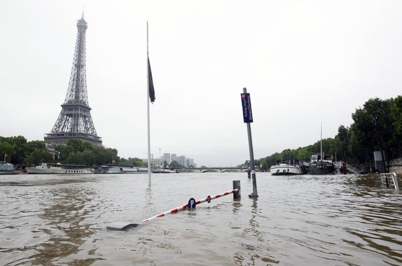 paris floods, paris floods june 2016, paris floods picture 2016, paris flooding 2016, paris flooding june 2016 photo