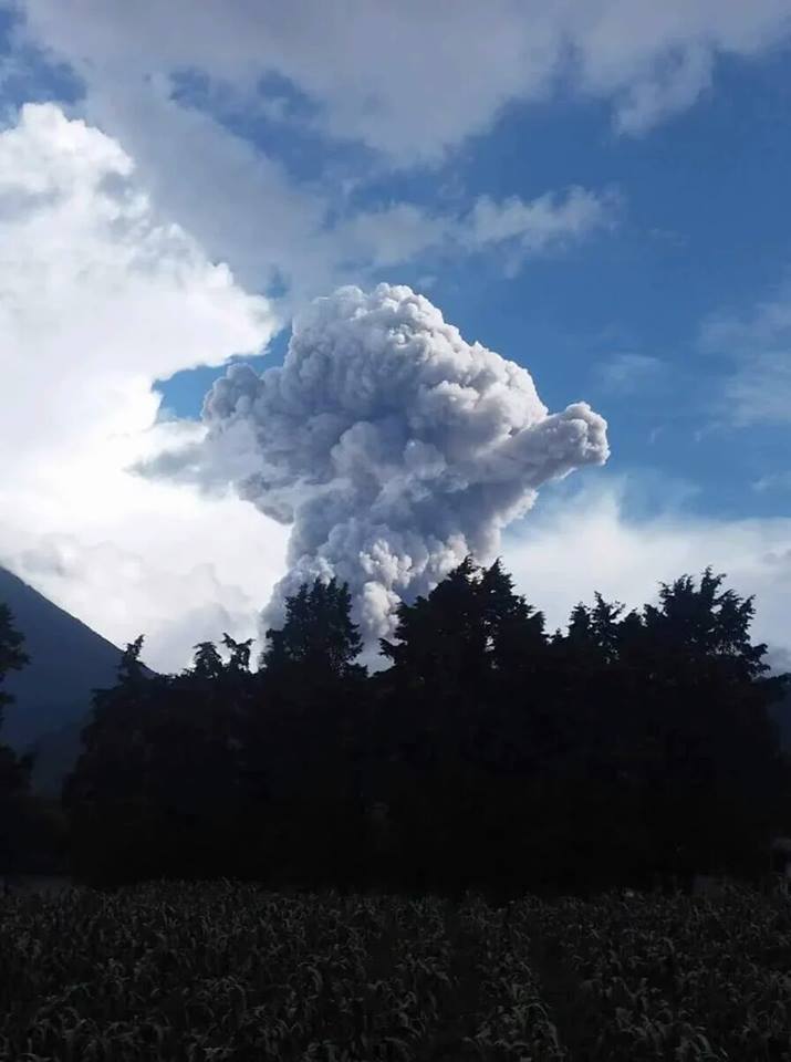 volcano eruption, santa maria santiaguito explosion june 2016, volcano eruption june 2016