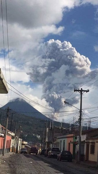 volcano eruption, santa maria santiaguito explosion june 2016, volcano eruption june 2016